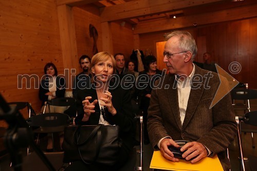 Alenka Zor Simoniti, televizijska novinarka in urednica oddaje Pisave na Televiziji Slovenija in Tomaž Šalamun, pesnik in akademik