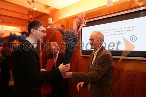 Mitja Trojar, prejemnik štipendije, prof. dr. Edvard Kovač, član uprave Škrabčeve Ustanove ter Tomaž Šalamun, pesnik in akademik