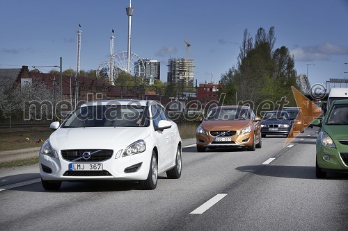 Volvo pomaga voznikom pri vsakodnevni vožnji na delo s tehnologijo, ki samodejno sledi sprednjemu vozilu