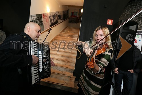 Branko Rožman in Petra Božič, glasbenika