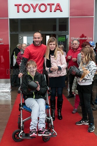 Dejan Zavec, interkontinentalni prvak velterske kategorije po različici WBO in obiskovalki