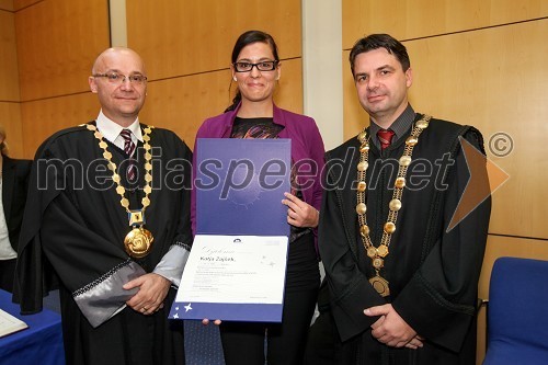 Prof. dr. Dejan Škorjanc, prorektor za študijsko dejavnost Univerze v Mariboru, dr. Katja Zajšek, Fakulteta za kemijo in kemijsko tehnologijo Univerze v Mariboru in prof. dr. Peter Krajnc, prodekan za raziskovalno dejavnost Fakultete za kemijo in kemijsko tehnologijo Univerze v Mariboru