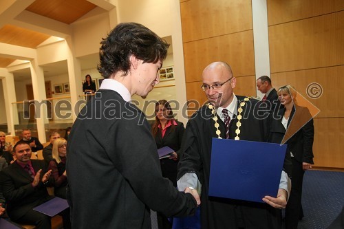 Dr. Matjaž Ezgeta, Filozofska fakulteta Univerze v Mariboru ter prof. dr. Dejan Škorjanc, prorektor za študijsko dejavnost Univerze v Mariboru