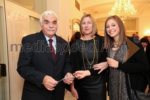 Dr. Igor Japelj, zdravnik, Andreja Japelj in njena hči Paulina