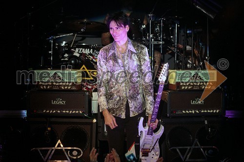 Steve Vai, kitarski virtuoz