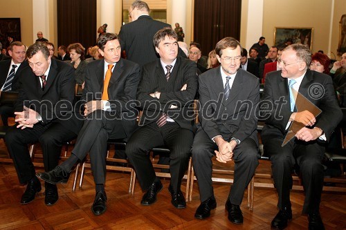 Gregor Zupančič, predsednik nadzornega sveta Delo d.d., Borut Pahor, evroposlanec in predsednik stranke SD, Dr. Milan Zver, minister za šolstvo in šport, Lojze Peterle, evroposlanec in ...
 

