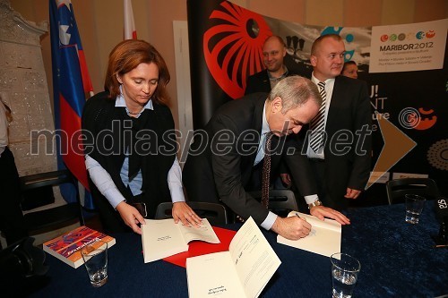 Dr. Suzana Žilič Fišer, generalna direktorica zavoda Maribor 2012 - Evropska prestolnica kulture in Garry Kasparov