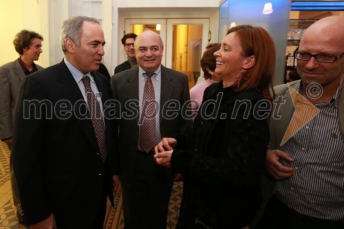 	Garry Kasparov in dr. Suzana Žilič Fišer, generalna direktorica zavoda Maribor 2012 - Evropska prestolnica kulture