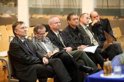 Prof. dr. Danijel Rebolj, rektor Univerze v Mariboru, prof. dr. Radovan Stanislav Pejovnik, rektor Univerze v Ljubljani, prof. dr. Danilo Zavrtanik, rektor Univerze v Novi Gorici, prof. dr. Dušan Lesjak, univerzitetni profesor, prof. dr. Franci Čuš, predsednik Upravnega odbora Društva univerzitetnih profesorjev Maribor in prof. dr. Dragan Marušič, rektor Univerze na Primorskem