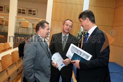 Prof. dr. Radovan Stanislav Pejovnik, rektor Univerze v Ljubljani, prof. dr. Franci Čuš, predsednik Upravnega odbora Društva univerzitetnih profesorjev Maribor in prof. dr. Harald Kainz, rektor TU Graz