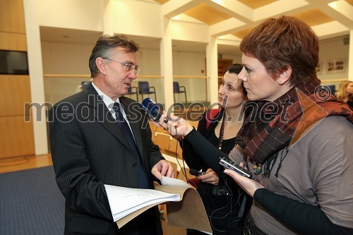 Prof. dr. Danijel Rebolj, rektor Univerze v Mariboru in novinarki