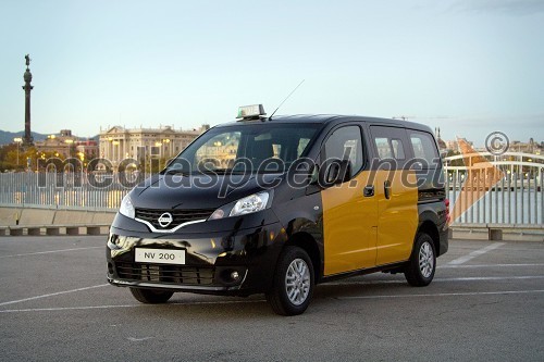 Nissanov taxi NV 200 pripravljen za vožnjo po Barceloni