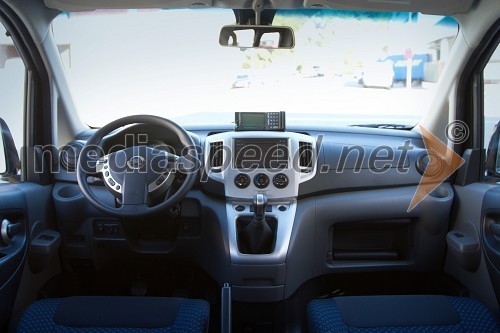 Taxi Nissan NV200