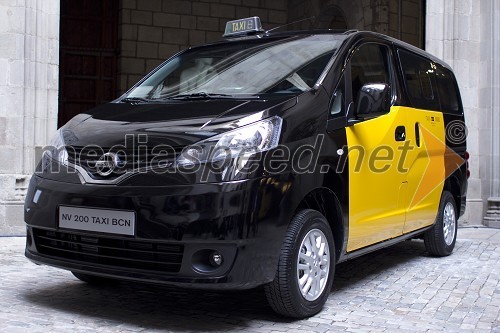 Taxi Nissan NV200