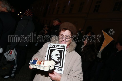 Protesti na Trgu Svobode v Mariboru