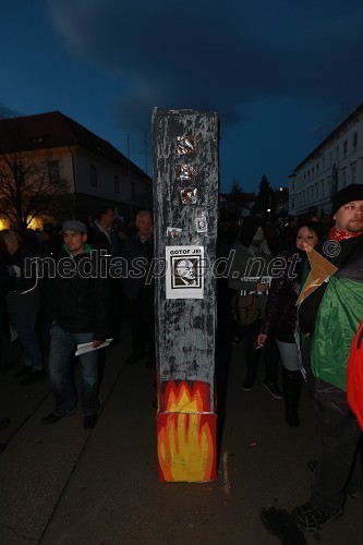 Protesti na Trgu Svobode v Mariboru