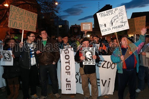 Protesti na Trgu Svobode v Mariboru