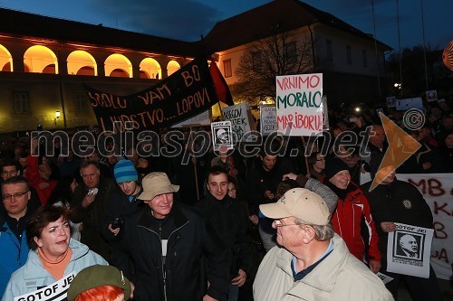 Protesti na Trgu Svobode v Mariboru