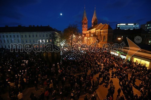 Protesti na Trgu Svobode v Mariboru