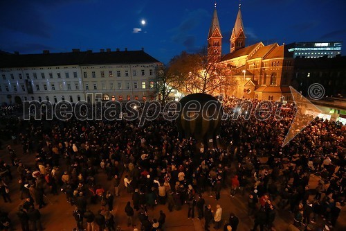 Protesti na Trgu Svobode v Mariboru