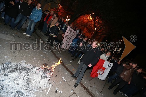 Protesti na Trgu Svobode v Mariboru