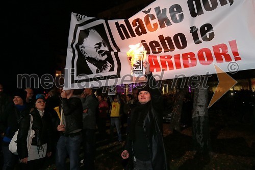 Protesti na Trgu Svobode v Mariboru