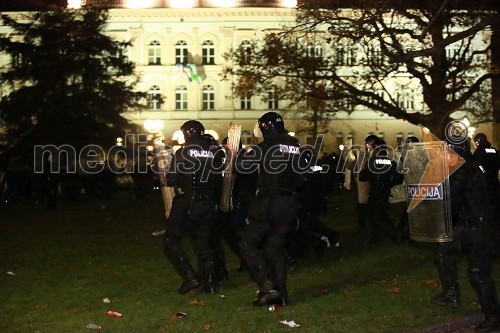 Protesti na Trgu Svobode v Mariboru