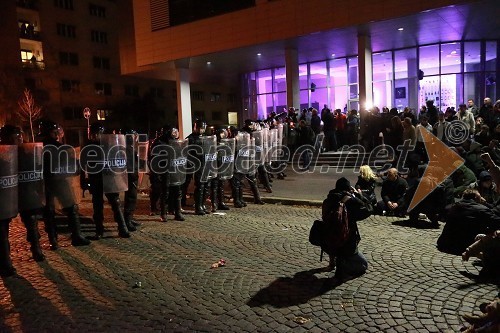 Protesti na Trgu Svobode v Mariboru