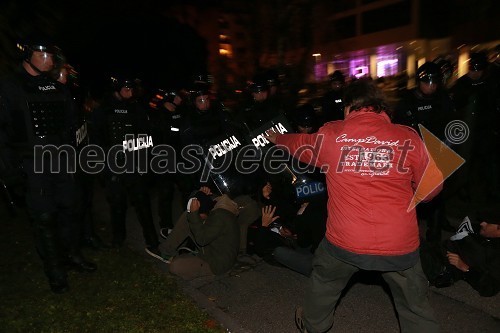 Protesti na Trgu Svobode v Mariboru