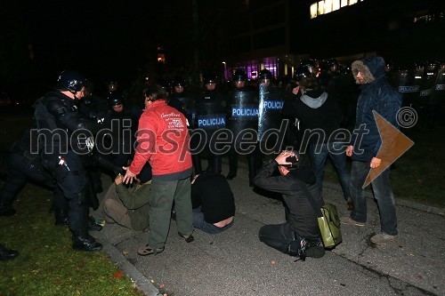 Protesti na Trgu Svobode v Mariboru