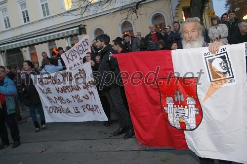 Protesti na Trgu Svobode v Mariboru