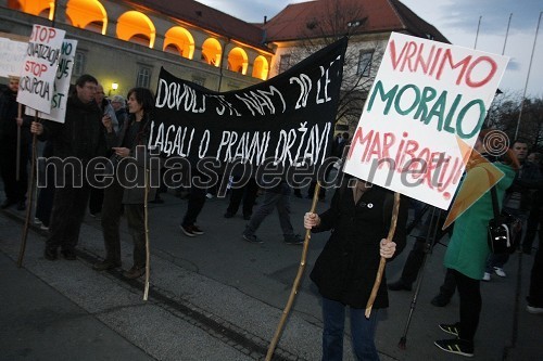 Protesti na Trgu Svobode v Mariboru