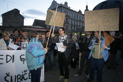 Protesti na Trgu Svobode v Mariboru