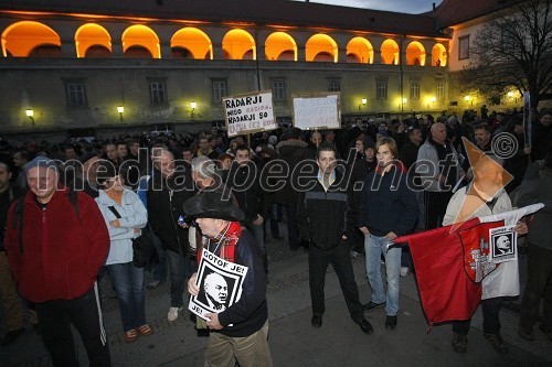 Protesti na Trgu Svobode v Mariboru