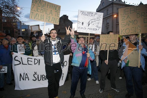 Protesti na Trgu Svobode v Mariboru