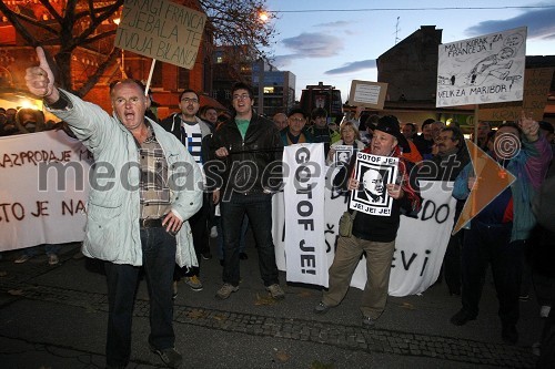 Protesti na Trgu Svobode v Mariboru