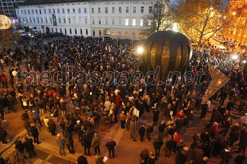 Protesti na Trgu Svobode v Mariboru