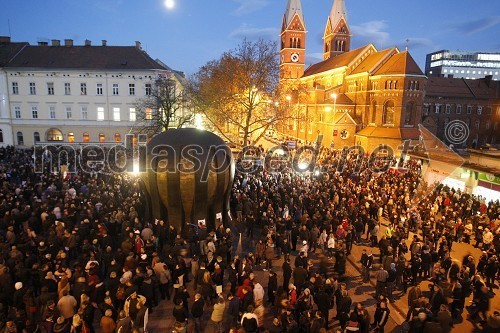 Protesti na Trgu Svobode v Mariboru