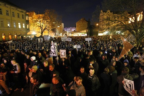 Protesti na Trgu Svobode v Mariboru