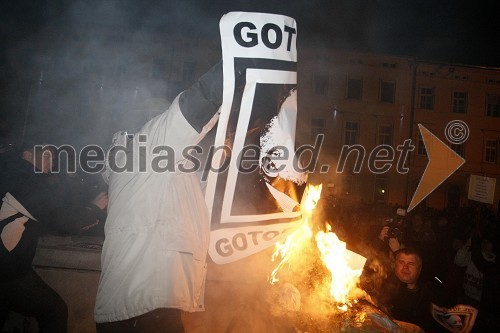 Protesti na Trgu Svobode v Mariboru