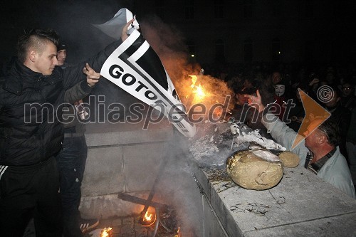 Protesti na Trgu Svobode v Mariboru