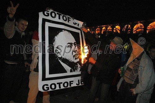 Protesti na Trgu Svobode v Mariboru