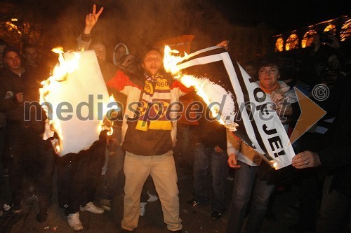 Protesti na Trgu Svobode v Mariboru