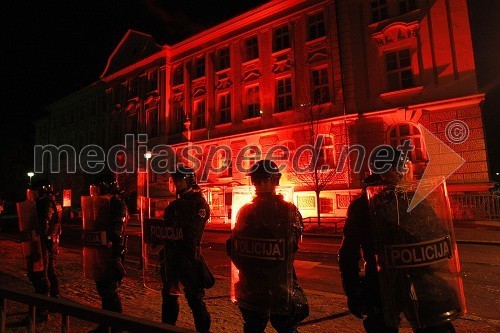 Protesti na Trgu Svobode v Mariboru