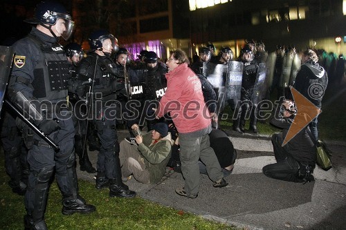 Protesti na Trgu Svobode v Mariboru