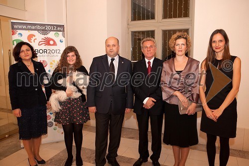 ..., ..., ..., ..., Mimoza Ahmetaj, veleposlanica Kosova v Republiki Sloveniji in Nataša Kos, pomočnica programskega direktorja Zavoda Maribor 2012 - EPK