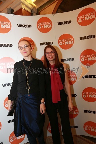 Mojca Celin, modna oblikovalka; Eva Longyka