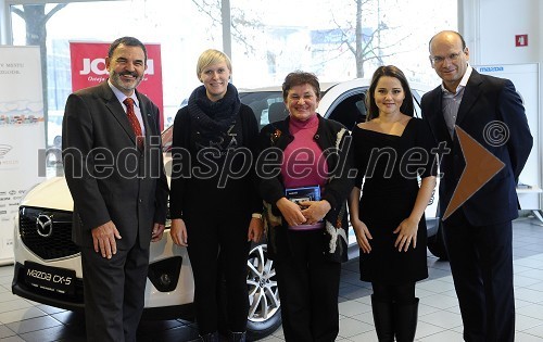 Bogdan Žvanut, direktor Mazda Motor Slovenija, Nives Koblar, nagrajenka, Cvetka Tušek, nagrajenka, Katja Verderber, pevka Katarina Mala, Jure Mohorič, direktor podjetja Geoset, uvoznik Garmin Slovenija