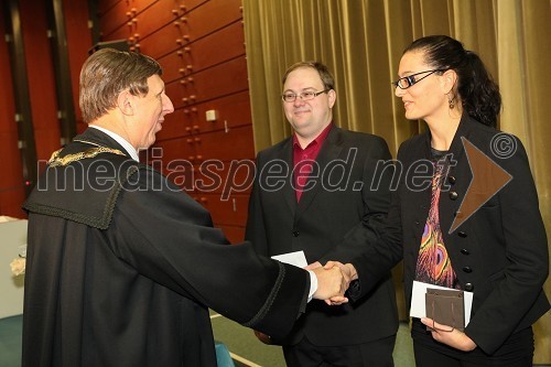 Prof. dr. Željko Knez, dekan Fakultete za kemijo in kemijsko tehnologijo Univerze v Mariboru; dr. Saša Šabeder