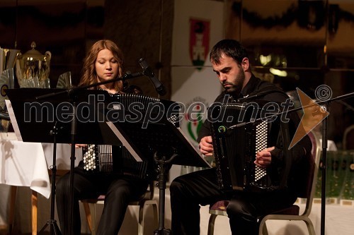 Nikolina Furič, harmonikašica; Marko Jevtovič, harmonikaš